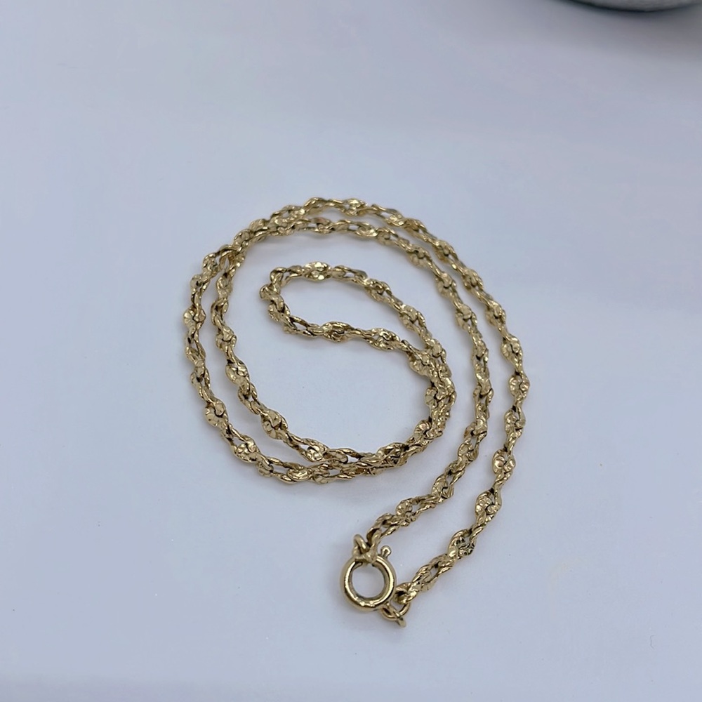 Necklace gold tone